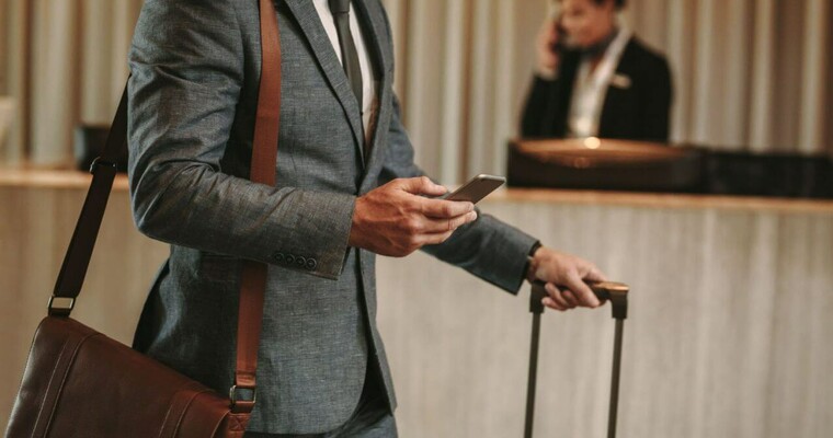 Bezpieczeństwo w podróży: sejf w pokoju hotelowym – czy można mu ufać?