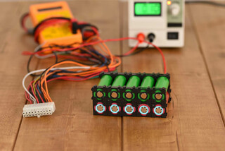 Szafa na akumulatory litowo-jonowe - czyli jak bezpiecznie przechowywać ten rodzaj nośników energii 