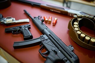 Sejf na broń – dlaczego warto wybrać wysoki poziom zabezpieczenia? 