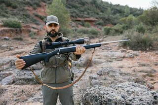 Sejfy i szafy na broń – czy musisz je zamontować?