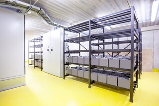 Cabinets for lithium and lithium-ion batteries 